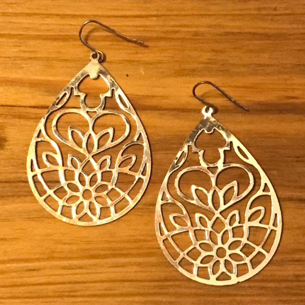 Silver Teardrop Filigree Earrings 💄 💋 🕶